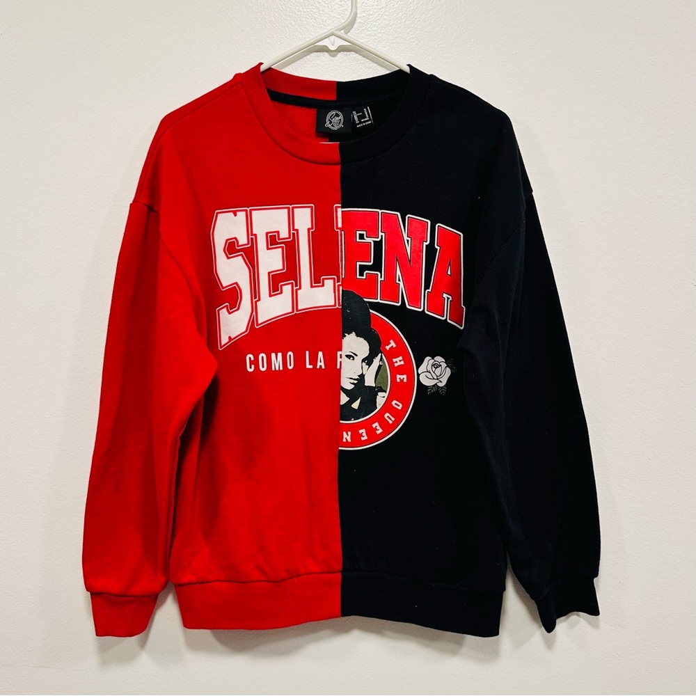 Vintage Selena Red and Black  Graphic crewneck Sweatshirt size medium!